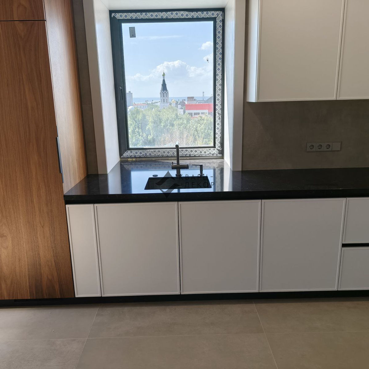 Столешница из кварцевого агломерата Vicostone Java Noir BQ 8812